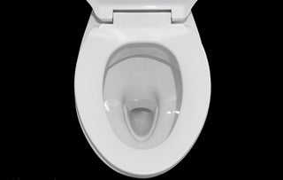 How does the level of water in the toilet bowl affect the operation of the toilet?